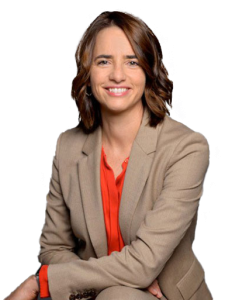 Portrait assis de Katelle Le Guillou, membre de l’équipe FTI Foncière, en juillet 2024