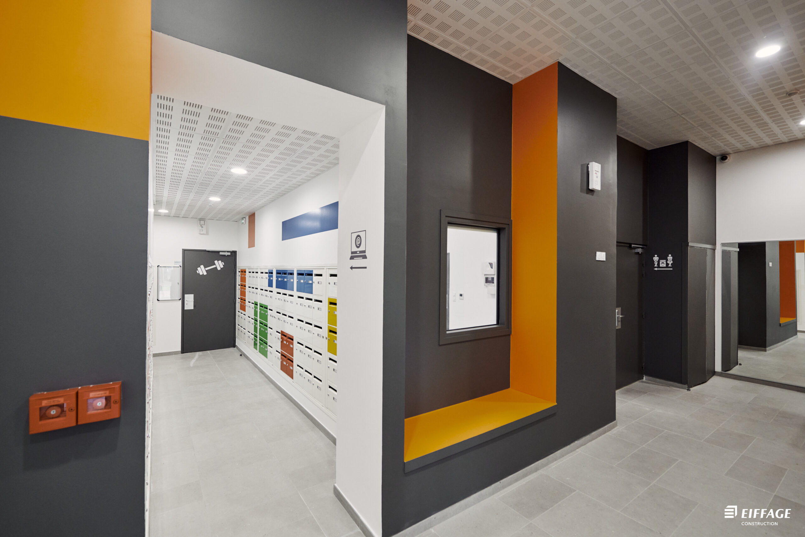 Hall intérieur rénové de la résidence étudiante Vivaldi à Villeneuve-d’Ascq, en août 2024