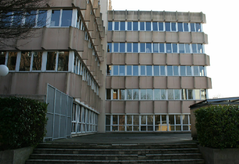 Immeuble de bureaux à Villeneuve-d’Ascq avant sa réhabilitation en résidence étudiante, août 2024