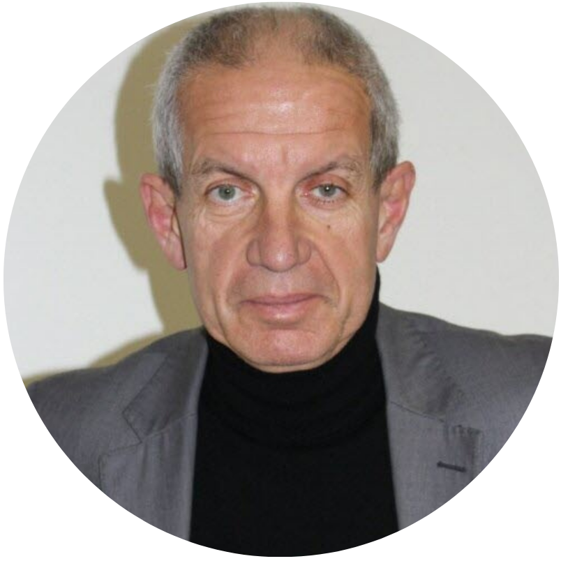 Portrait en médaillon de Christian Odemard, en veste grise et col roulé noir
