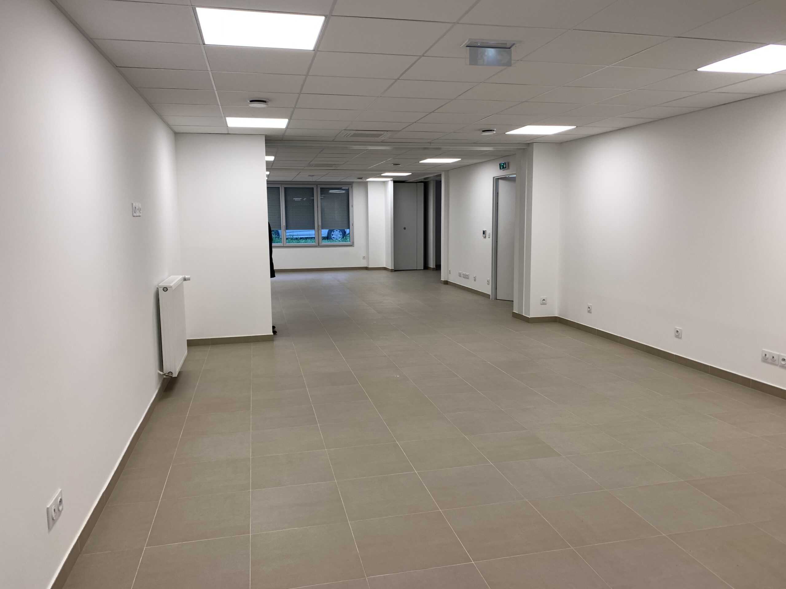 Espace intérieur rénové de la résidence Les Roses à Combs-la-Ville, après transformation en septembre 2024