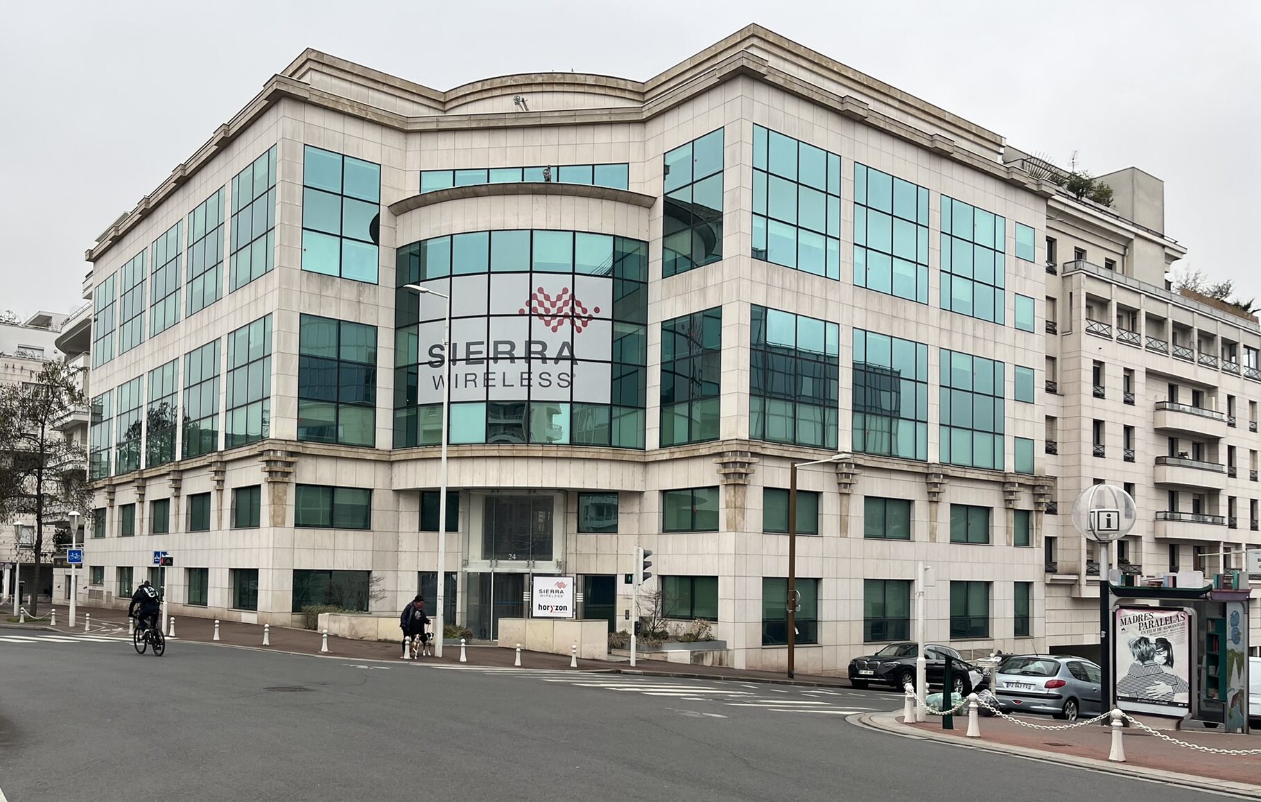 Immeuble de bureaux du Bas-Meudon à Issy-les-Moulineaux avant sa transformation en logements, septembre 2024