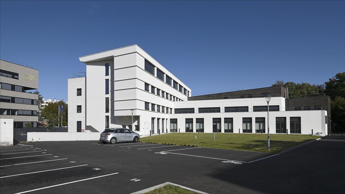 Ensemble de bureaux à Corbeil-Essonnes avant sa transformation en résidence étudiante, octobre 2024