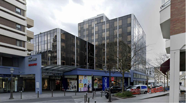 Immeuble de bureaux et commerces aux Bourets à Suresnes avant sa transformation, décembre 2024