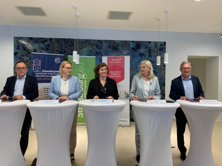 Cinq participants lors de la visite de fin de chantier d’une résidence étudiante à Strasbourg, le 5 juin 2025