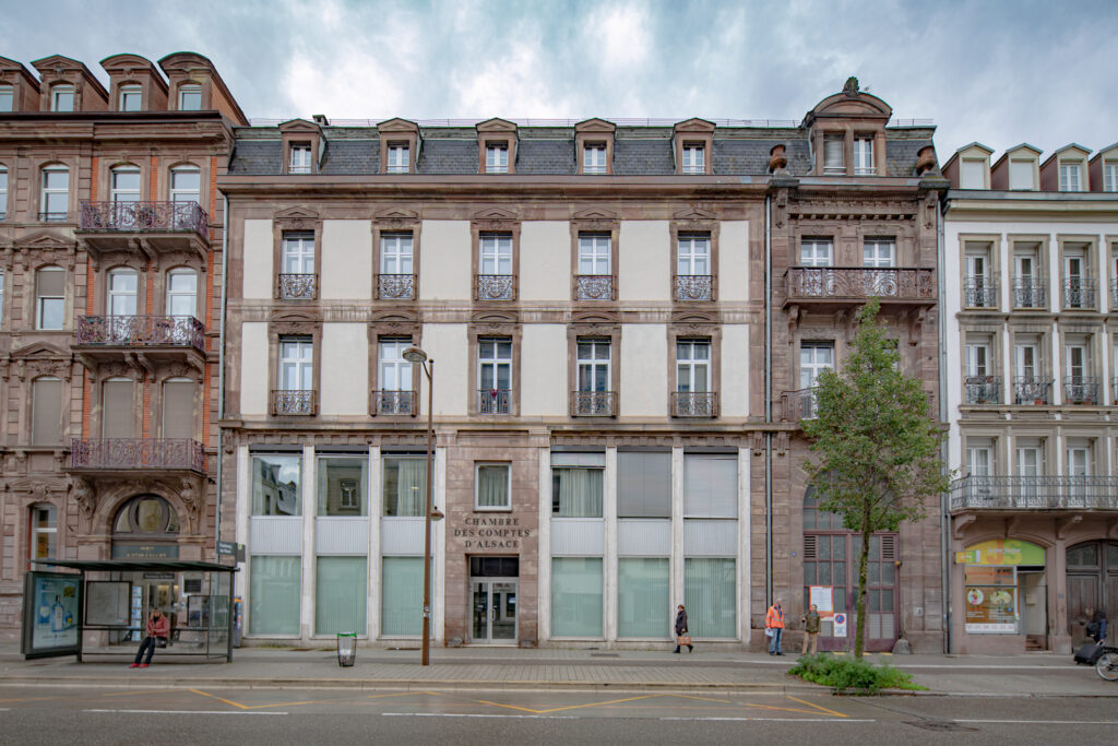 Façade de l’ancienne chambre régionale des comptes de Strasbourg transformée en résidence étudiante, juin 2025