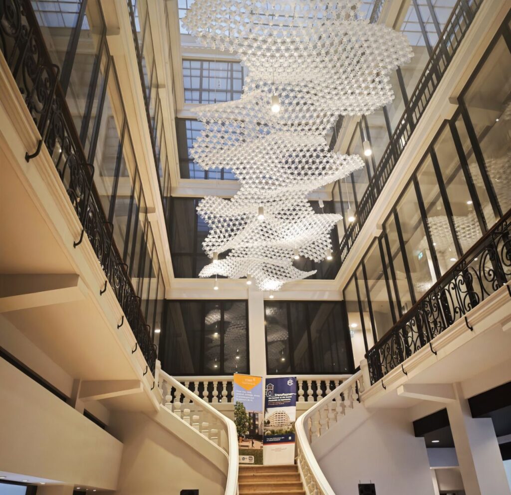 Hall et escalier de la Résidence Étudiante Pasteur à Metz lors de son inauguration le 22 octobre 2025