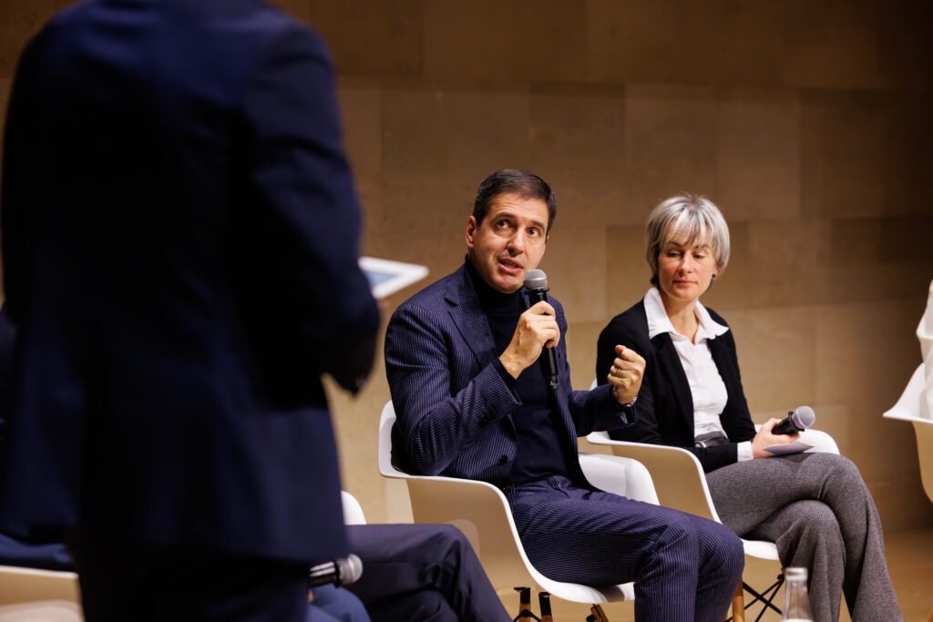 Deux intervenants au Sommet de la Transformation au 3 Mazarium à Paris, en novembre 2025