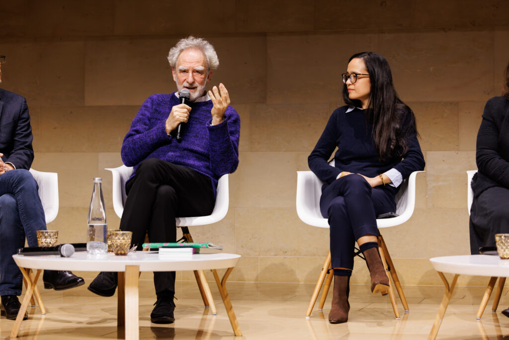 Deux intervenants en table ronde au Sommet de la Transformation au 3 Mazarium à Paris, novembre 2025