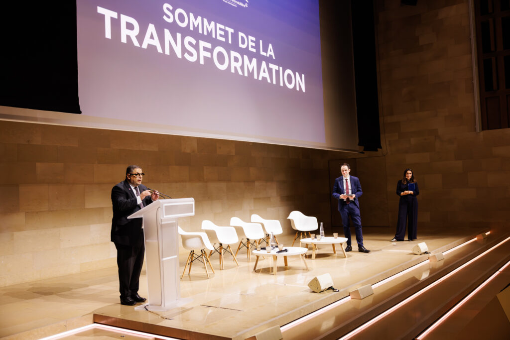 Intervenant à la tribune du Sommet de la Transformation au 3 Mazarium à Paris, en novembre 2025