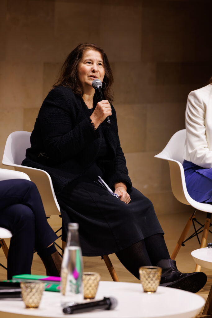 Intervenante prenant la parole au Sommet de la Transformation au 3 Mazarium à Paris, novembre 2025