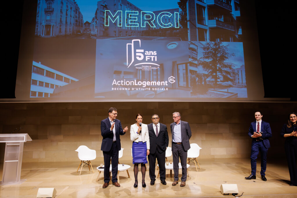 Intervenants réunis sur scène au Sommet de la Transformation au 3 Mazarium à Paris, novembre 2025