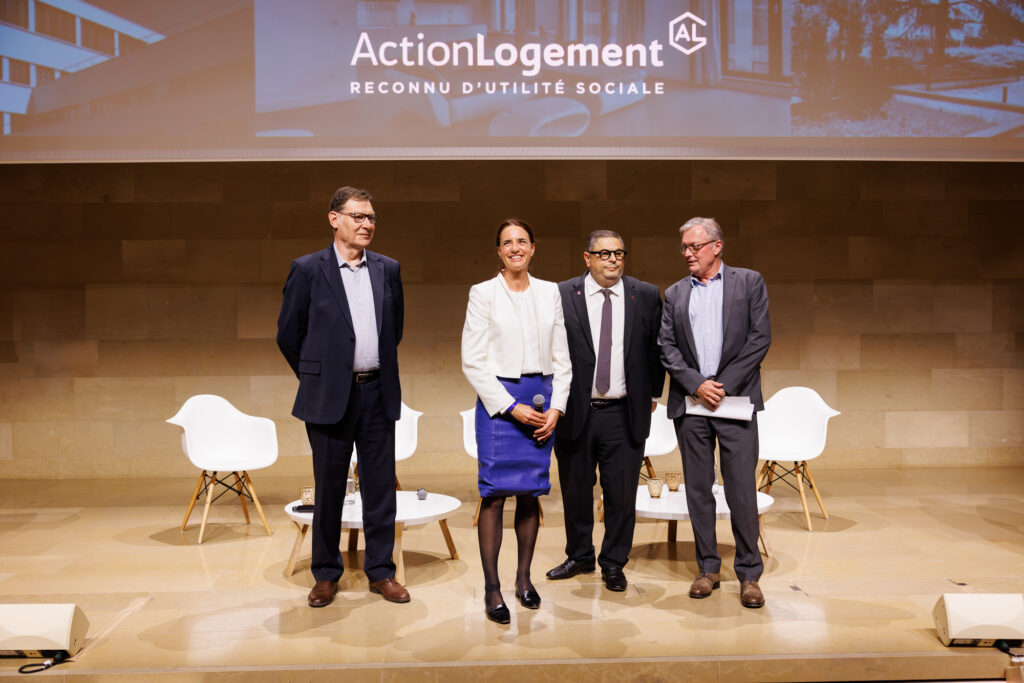 Quatre intervenants réunis sur scène au Sommet de la Transformation au 3 Mazarium à Paris, en novembre 2025
