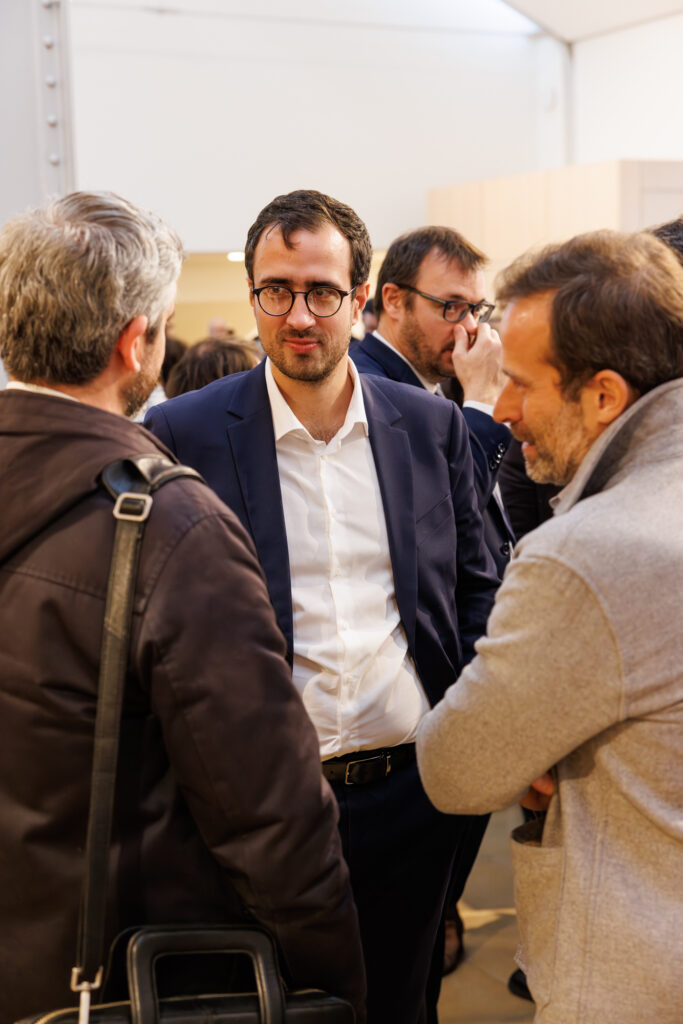 Participants échangeant au Sommet de la Transformation au 3 Mazarium à Paris, en novembre 2025