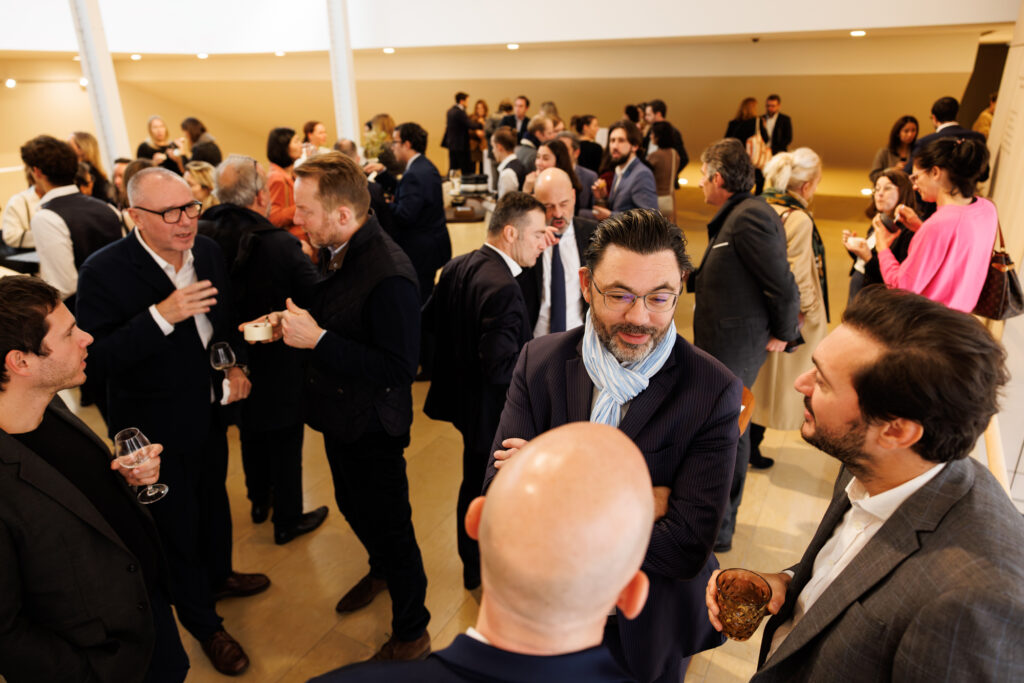 Participants échangeant au Sommet de la Transformation au 3 Mazarium à Paris, en novembre 2025