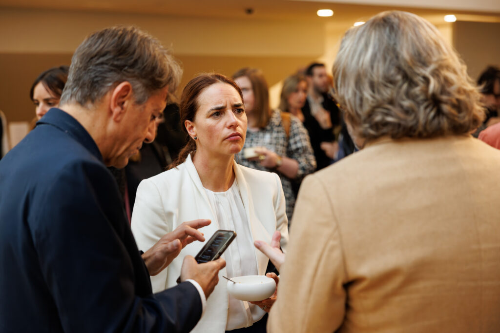 Participants échangeant au Sommet de la Transformation au 3 Mazarium à Paris, en novembre 2025