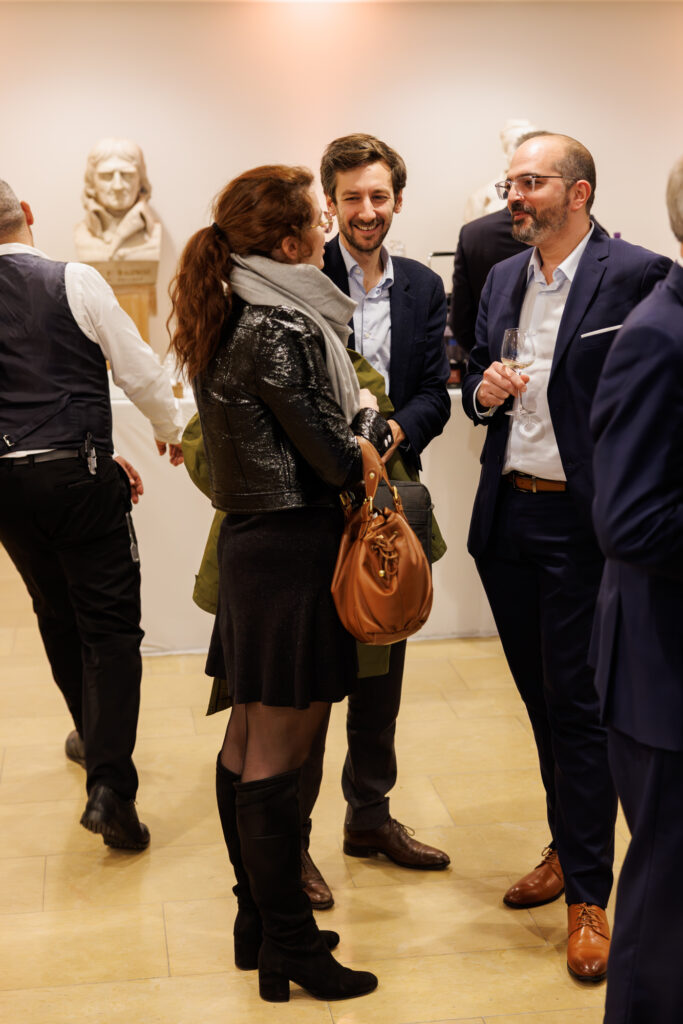 Participants échangeant lors du Sommet de la Transformation au 3 Mazarium à Paris, en novembre 2025