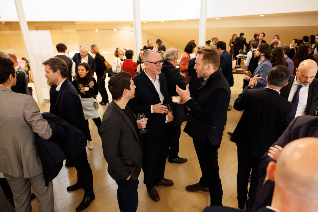 Participants échangeant au Sommet de la Transformation au 3 Mazarium à Paris, en novembre 2025