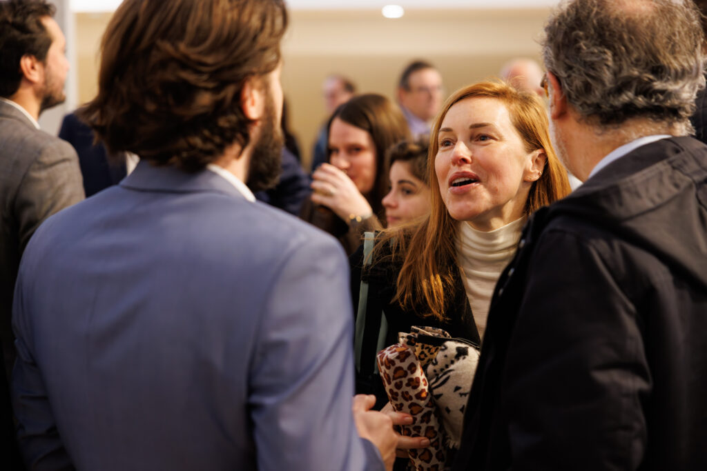 Participants échangeant lors du Sommet de la Transformation au 3 Mazarium à Paris, en novembre 2025
