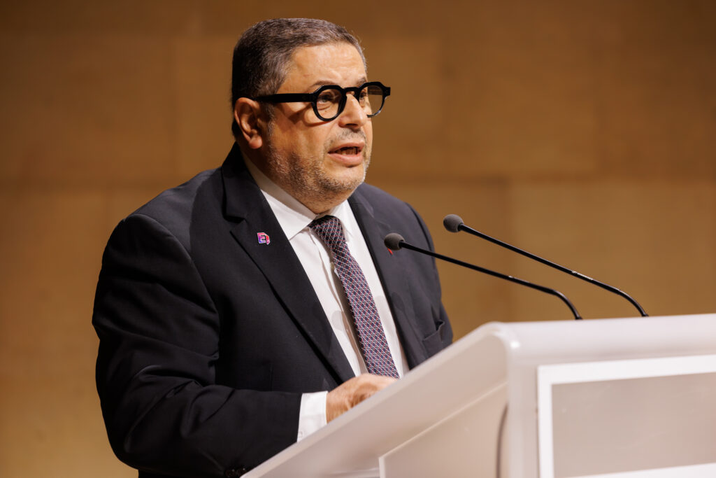 Intervenant à la tribune du Sommet de la Transformation au 3 Mazarium à Paris, en novembre 2025