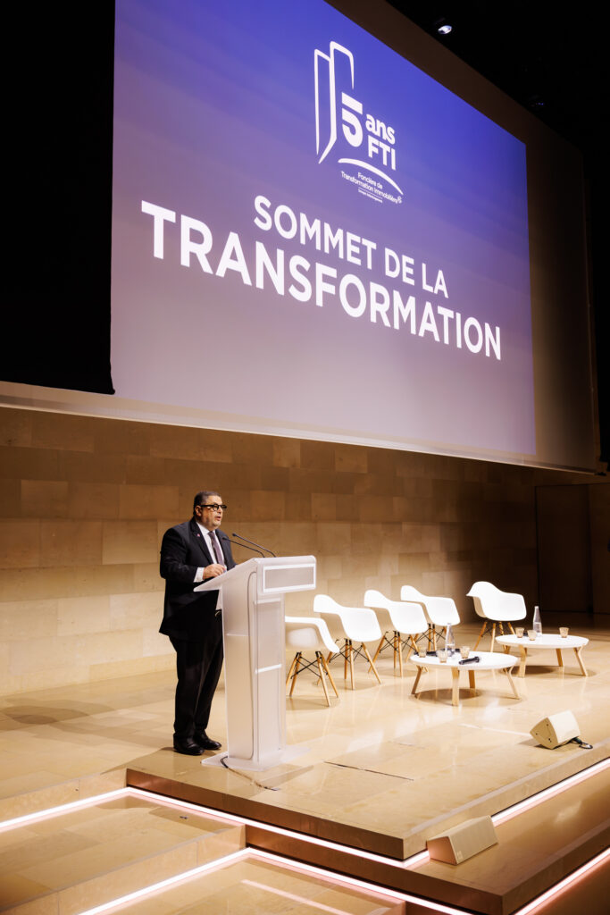 Intervenant à la tribune du Sommet de la Transformation au 3 Mazarium à Paris, en novembre 2025