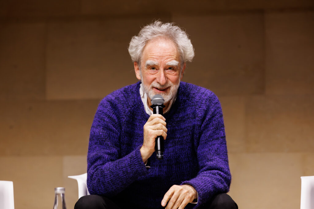 Intervenant prenant la parole au Sommet de la Transformation au 3 Mazarium à Paris, en novembre 2025
