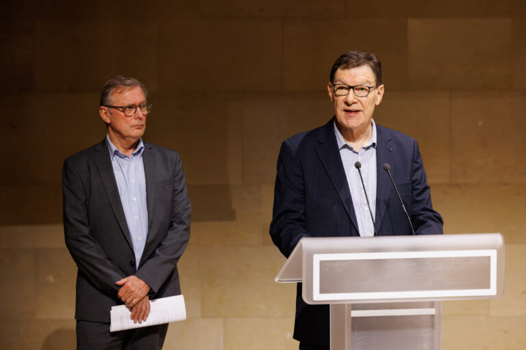 Deux intervenants au Sommet de la Transformation au 3 Mazarium à Paris, en novembre 2025