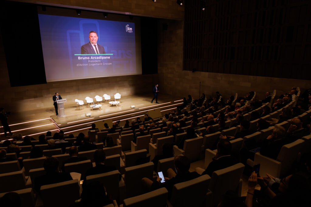 Public assistant à une intervention au Sommet de la Transformation au 3 Mazarium à Paris, en novembre 2025