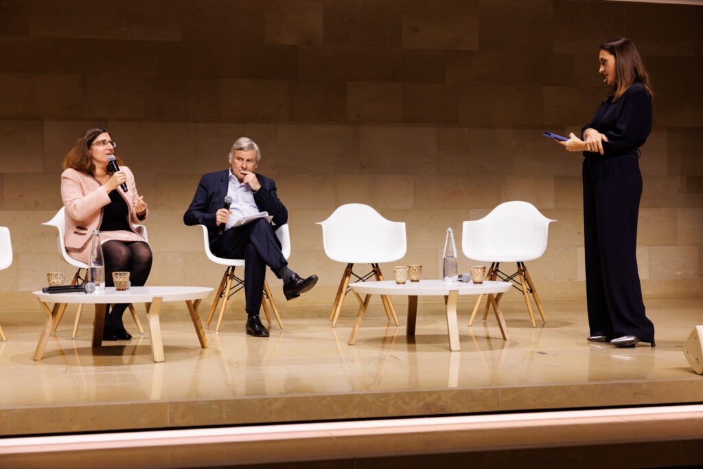 Trois intervenants lors d’une table ronde du Sommet de la Transformation au 3 Mazarium à Paris, novembre 2025