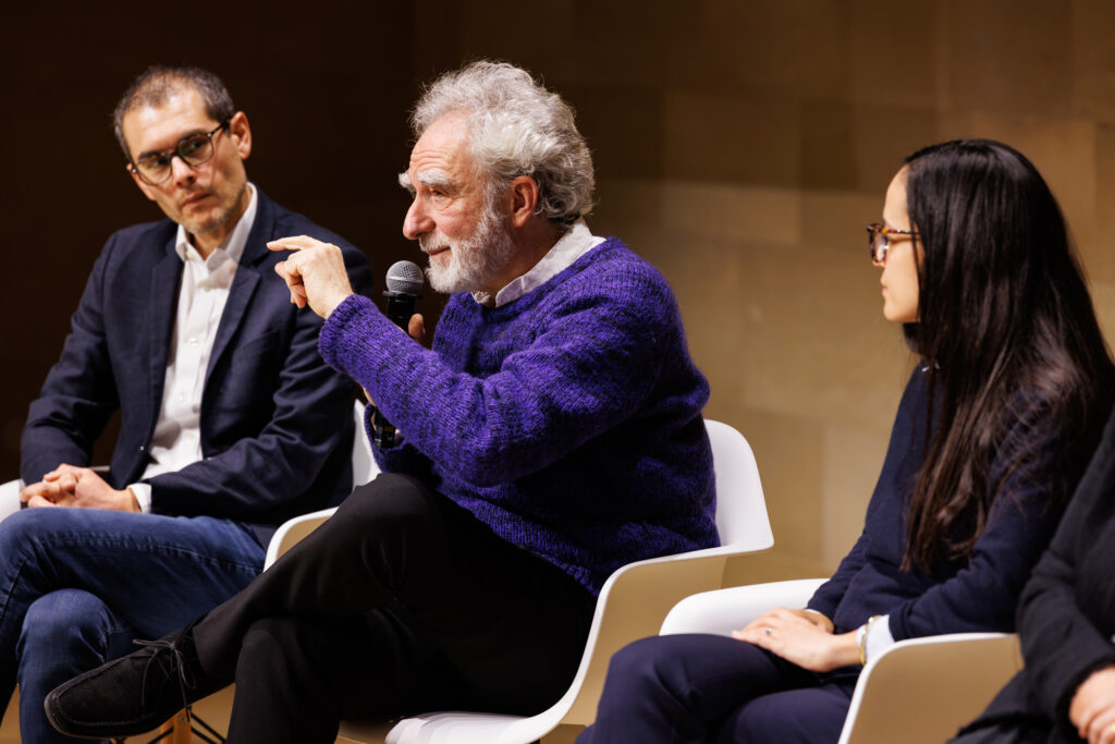 Trois intervenants en table ronde au Sommet de la Transformation au 3 Mazarium à Paris, en novembre 2025
