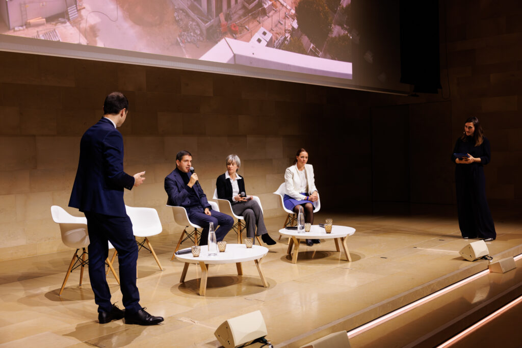 Table ronde du Sommet de la Transformation au 3 Mazarium à Paris, en novembre 2025