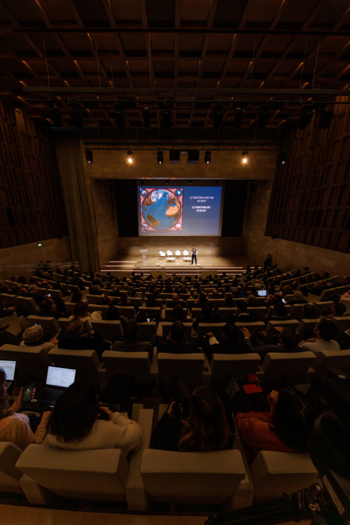 Public réuni au 3 Mazarium à Paris lors du Sommet de la Transformation, en novembre 2025
