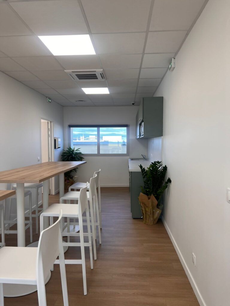 Espace de convivialité de la résidence universitaire Spacio à Nîmes, inaugurée en décembre 2025