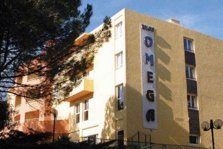 Ancien hôtel Oméga à Valbonne, façade extérieure avant sa transformation en résidence étudiante sociale