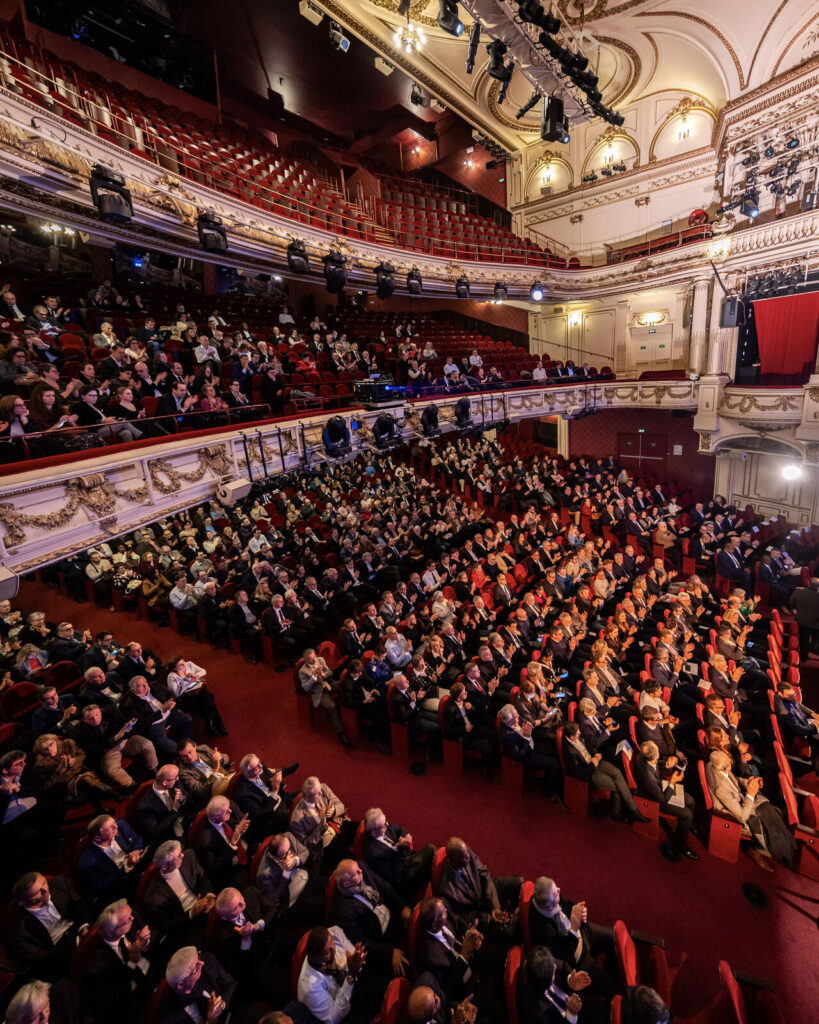 Public réuni dans une salle de spectacle lors des vœux 2026 du Groupe Action Logement, en janvier 2026