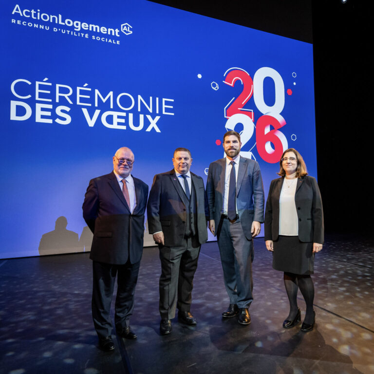 Quatre intervenants sur scène lors de la cérémonie des vœux 2026 d’Action Logement