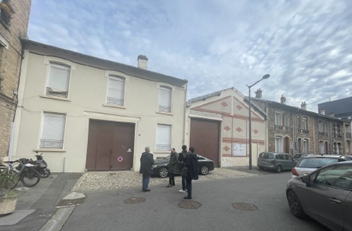 Site existant au Kremlin-Bicêtre avant démolition de l’entrepôt pour créer 34 logements familiaux, en juin 2026