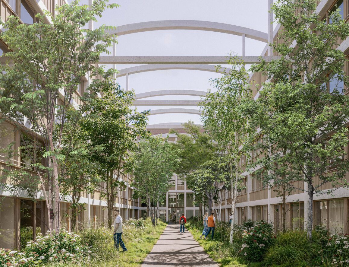 Perspective de la cour-jardin couverte de la résidence étudiante issue d’une ancienne halle, en juillet 2026